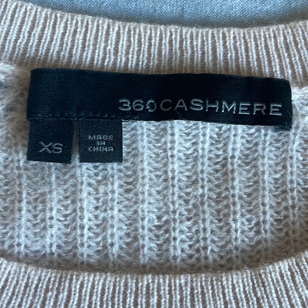 365 Cashmere cropped light pick robbed sweater. Barely worn no pilling